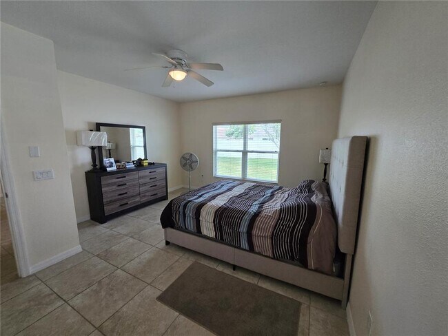 Building Photo - 2246 Waukegan Dr