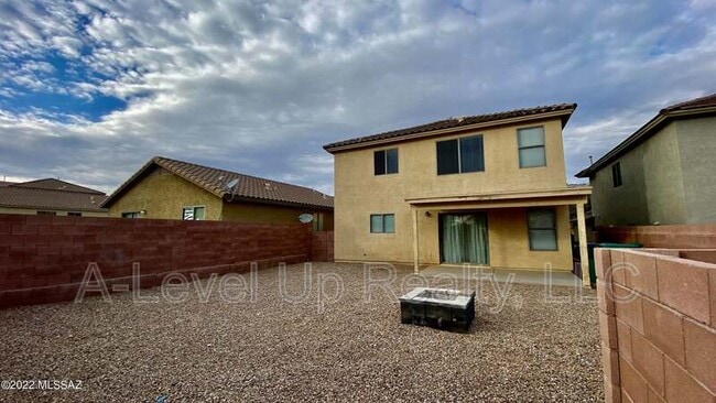 Building Photo - 721 W Flaming Arrow Dr