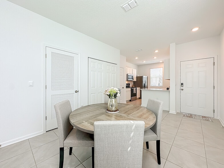 Building Photo - 53 Palmones St