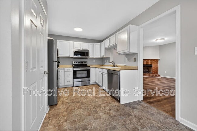 Building Photo - 3400 Cricket Hollow Ln