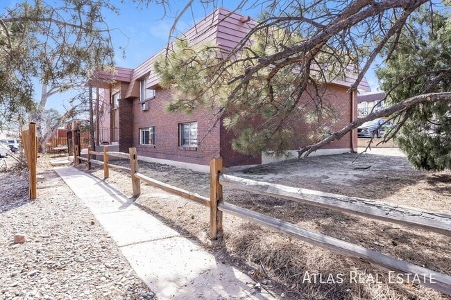 Building Photo - 2855 W Montebello-4