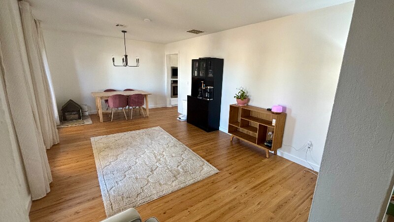 Building Photo - 8705 Lakeaire Dr