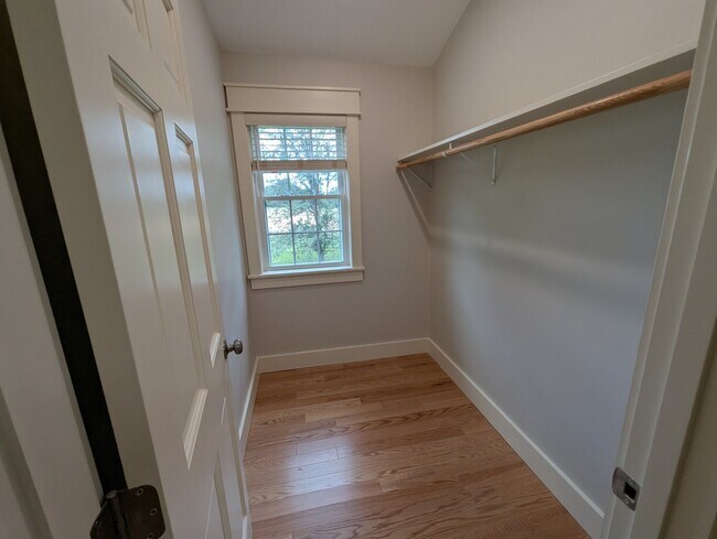 Building Photo - 211 Pine Hill Rd