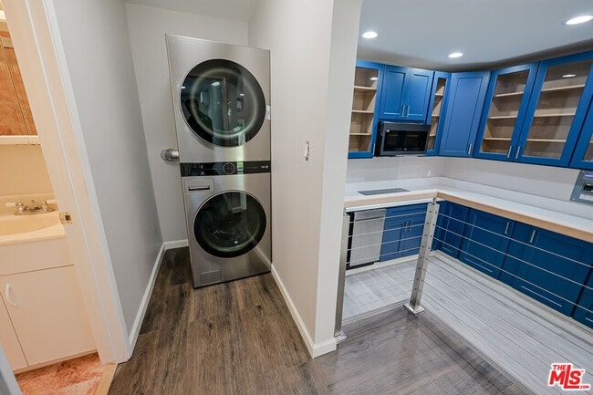 Building Photo - 4424 Noble Ave