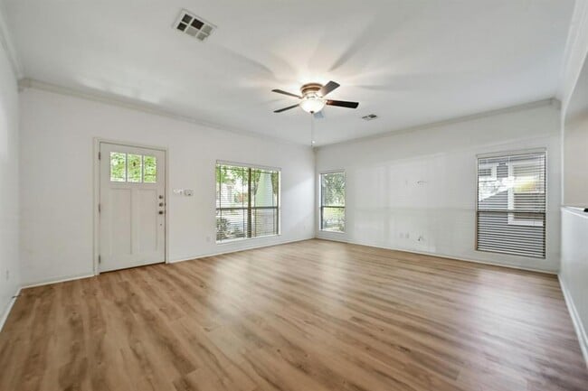 Building Photo - 2408 Amur Dr