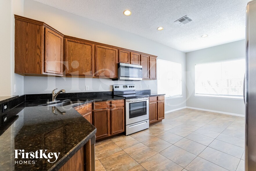 Building Photo - 2604 Southpointe Ct