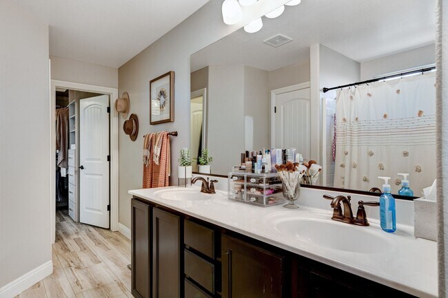 Building Photo - Providence Las Vegas 3 Bed and 3 Bath Home with Gated Community, Modern Upgrades & Resort-Style A...