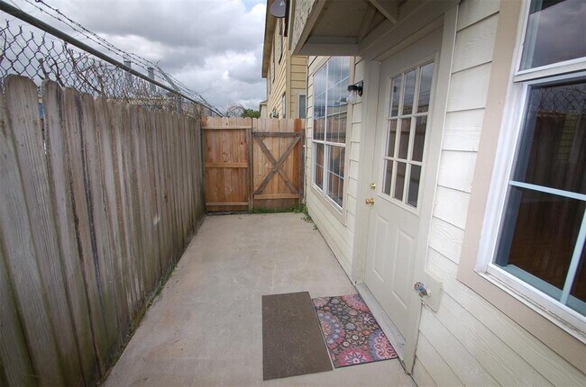 Building Photo - 11815 Chetman Dr