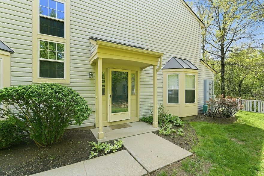 Building Photo - 5 Whistler Dr