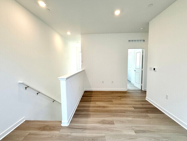 Building Photo - 4553 S Patterson Paseo