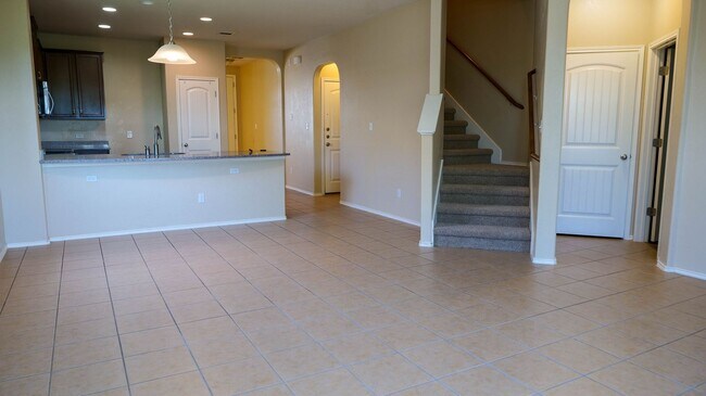 Building Photo - Spacious 5 Bedroom Home in Reserve at Westcreek