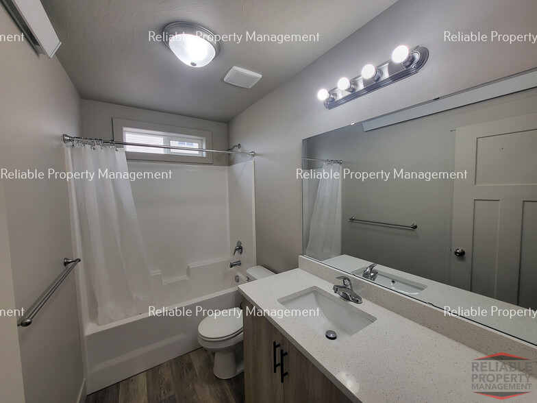 Building Photo - 6325 N Silver Fox Rd