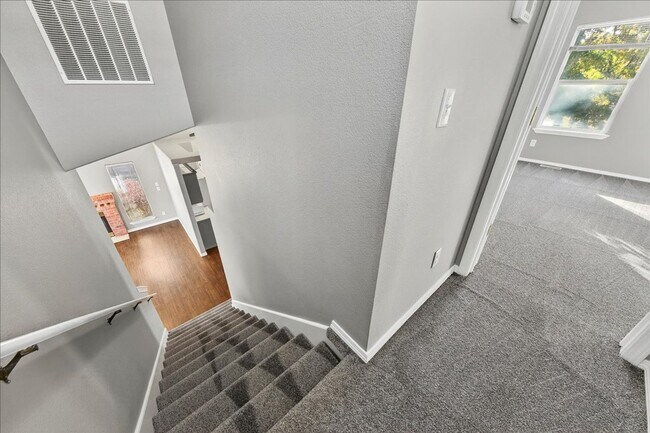 Building Photo - Comfortable & Convenient Living Near CWI a...