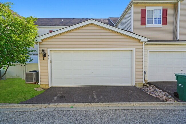 Building Photo - Modern 3-Bed, 2.5-Bath Townhome with Pond ...