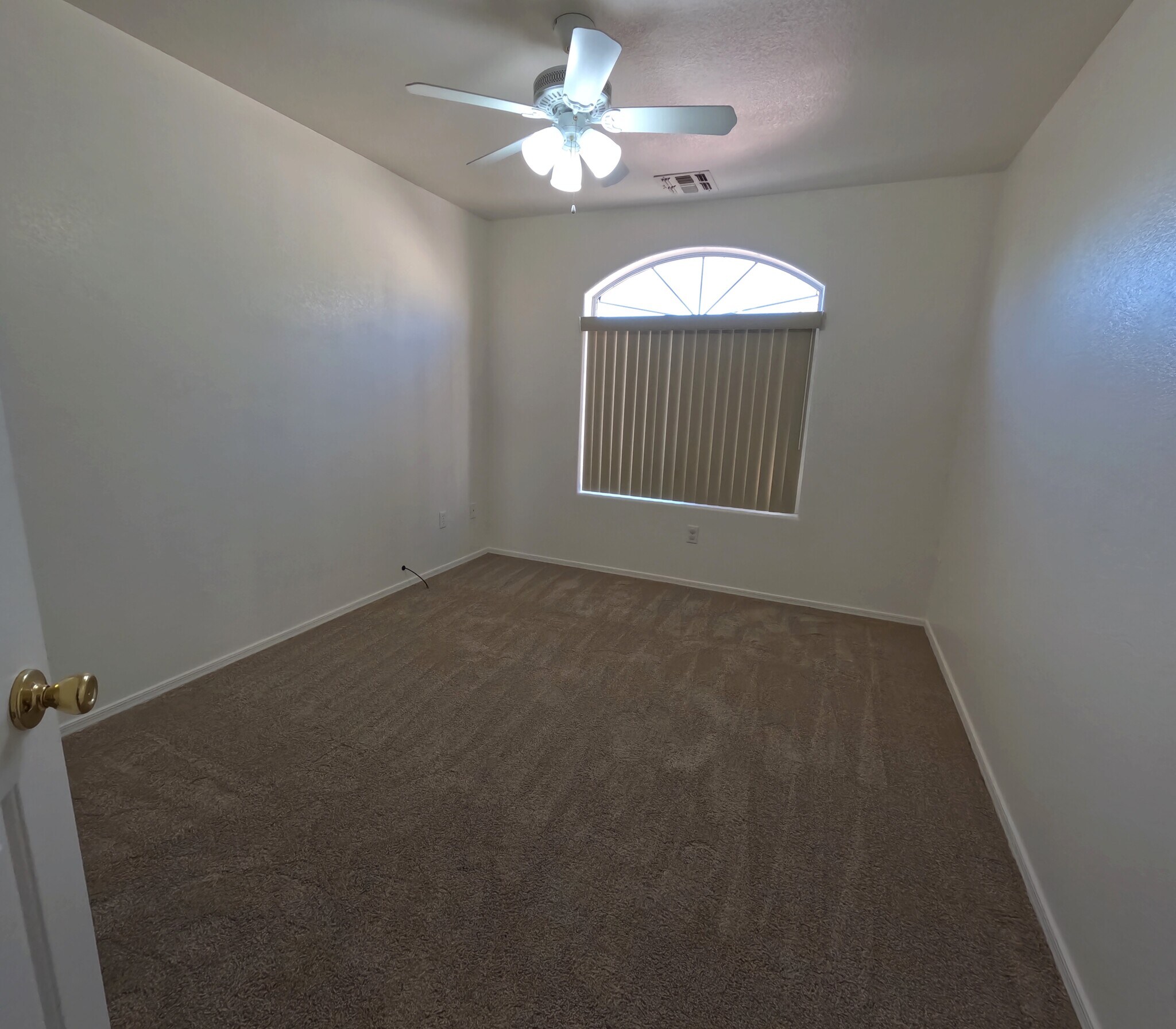 Building Photo - 2112 E Desert Lakes Dr