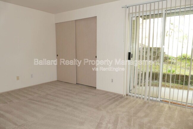 Building Photo - 2244 13th Ave W