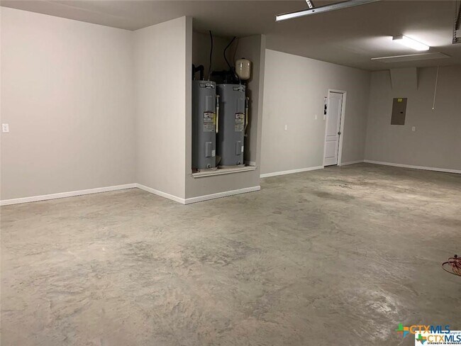 Building Photo - 515 Salt Lick Dr