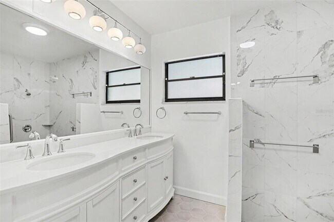Building Photo - 648 Bua Dr