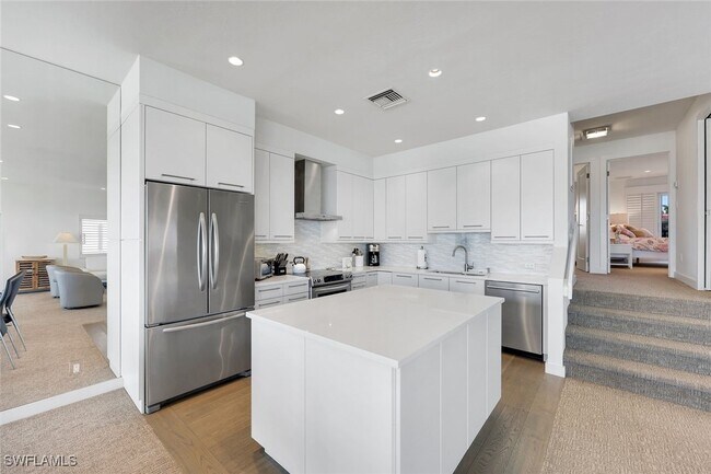 Building Photo - 2211 Gulf Shore Blvd N