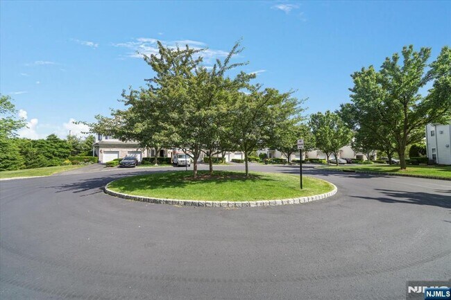 Building Photo - 535 Coventry Dr