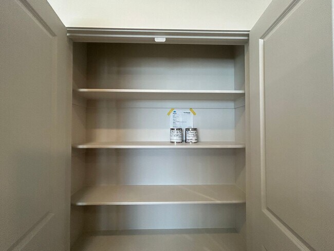 Building Photo - 4 Bedroom 2.5 Bathroom Townhome in Lehi!