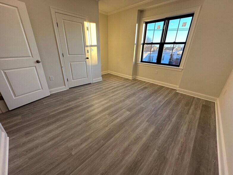 Building Photo - 48 Nichols St