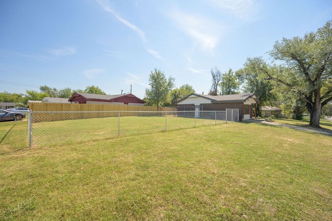 Building Photo - 3912 Parkwoods Ln