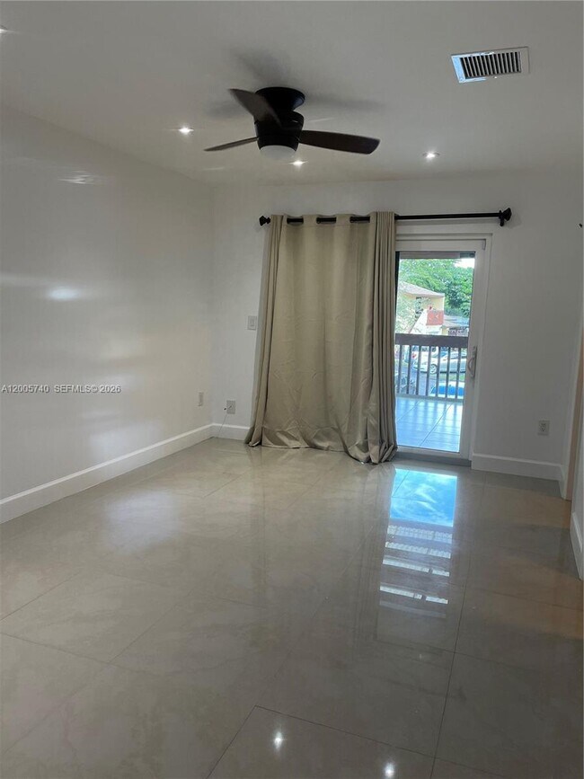 Building Photo - 6661 SW 137th Ct