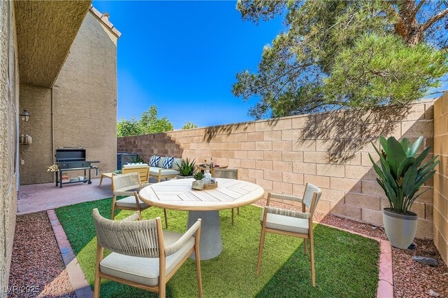 Building Photo - 6048 Attavilla Dr