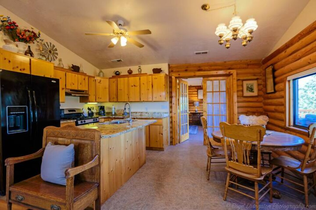 Building Photo - 414 Cottonwood Dr