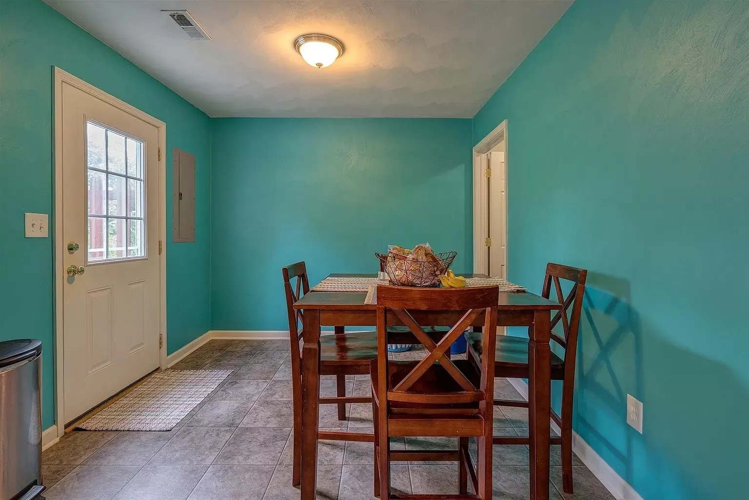 DINING - 6767 Woodcreeper Drive