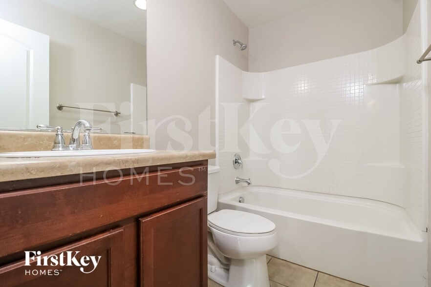 Building Photo - 21621 W Watkins St