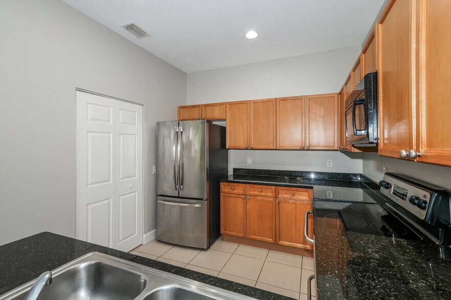 Building Photo - 6516 Quiet Pool Ct