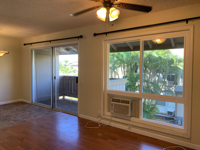 Building Photo - 2 Bedroom/1 1/2 bath - Ewa - Close to the ...