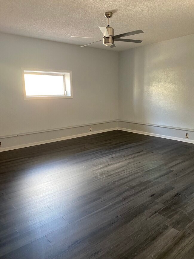 spare room - 120 N Woodland Blvd