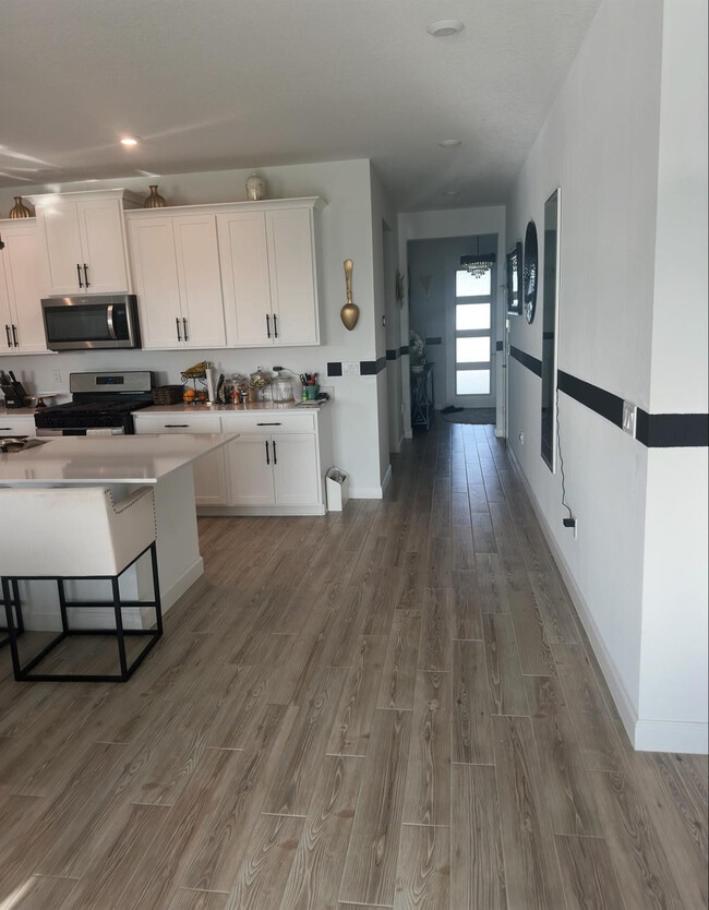 Building Photo - 10495 SW Orana Dr