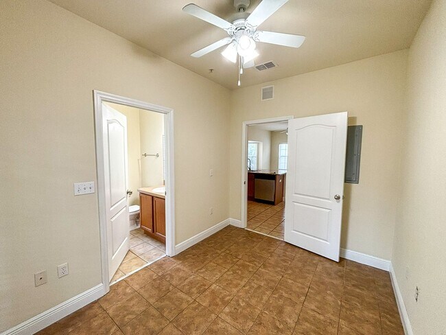 Building Photo - Chase Hollow #83 - Pet Friendly!