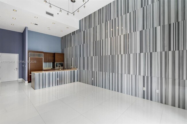 Building Photo - 475 Brickell Ave
