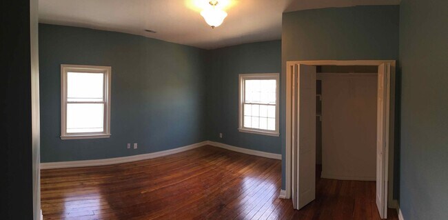 Building Photo - Renovated Germantown House in Great Location
