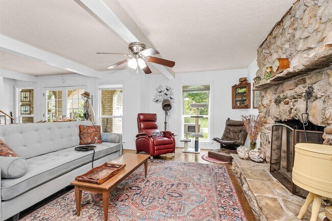 Building Photo - 628 Bullfrog Ln