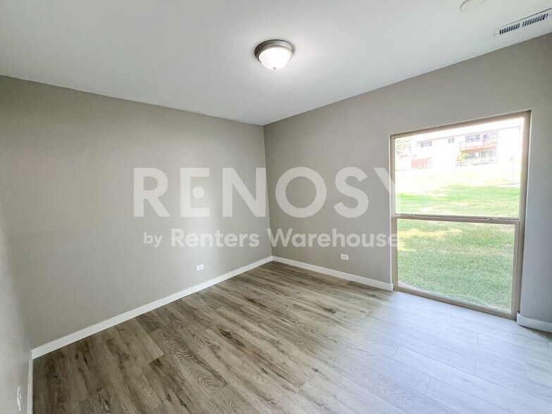 Building Photo - 4192 W Pondview Dr