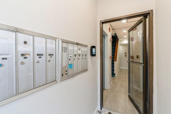 Building Photo - 40 Beacon Ave