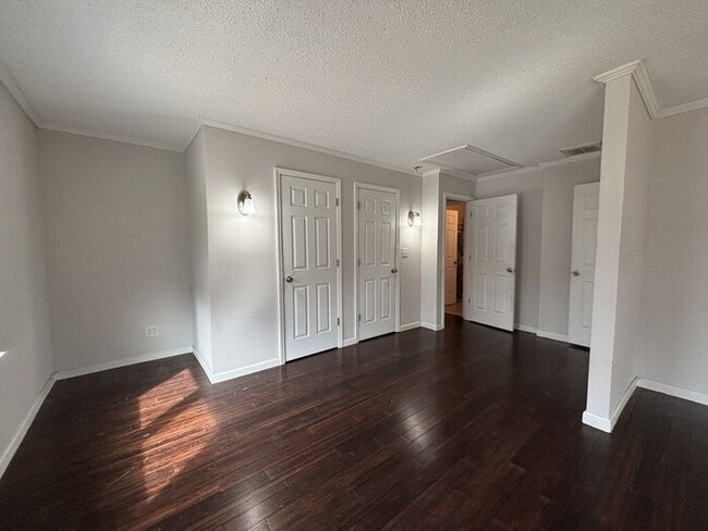 Building Photo - 117 Alma Dr