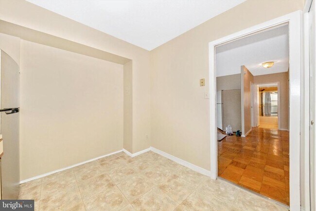 Building Photo - 5225 Pooks Hill Rd