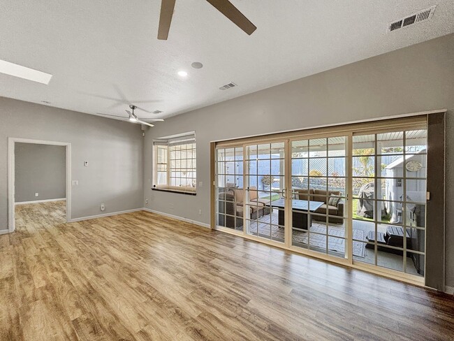 Building Photo - Beautiful 3BD/2BA House in Clairemont W/ W...