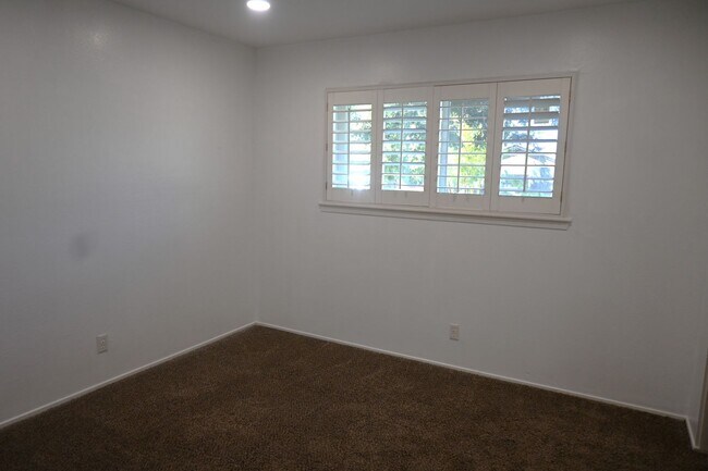 Building Photo - 2360 53rd Ave