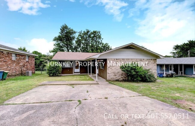 Building Photo - 4407 Lynn Ln