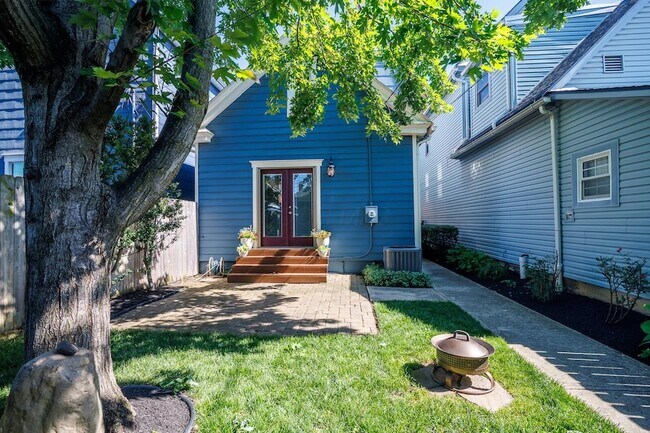 Building Photo - 483 Stanley Ave