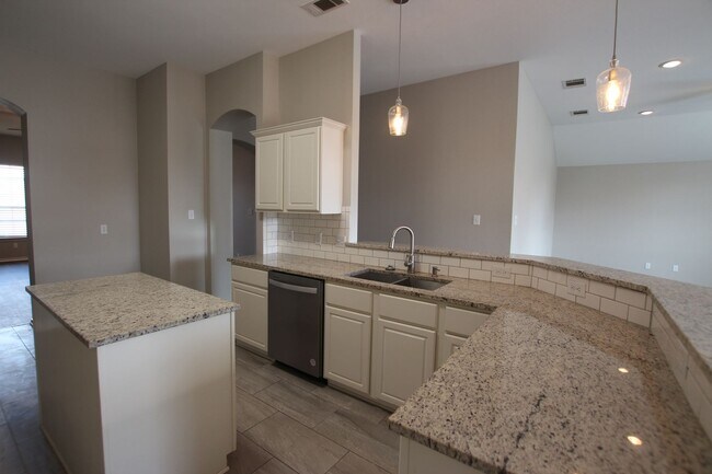 Building Photo - Stunning 3 bed 2 bath in Whitehouse ISD!