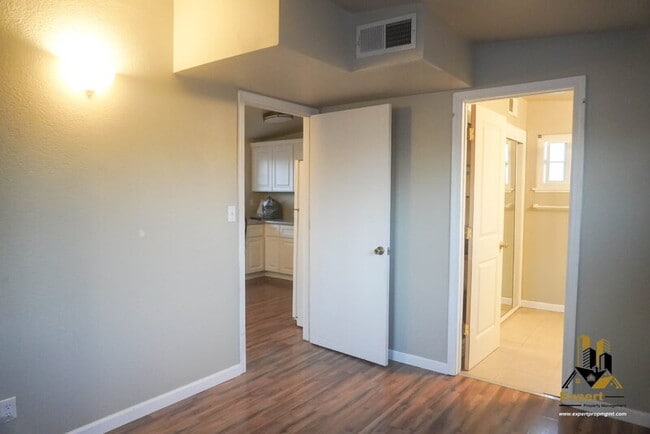 Building Photo - 125 B St